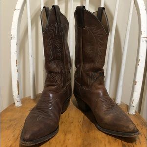 Justin’s dark brown cowboy boot